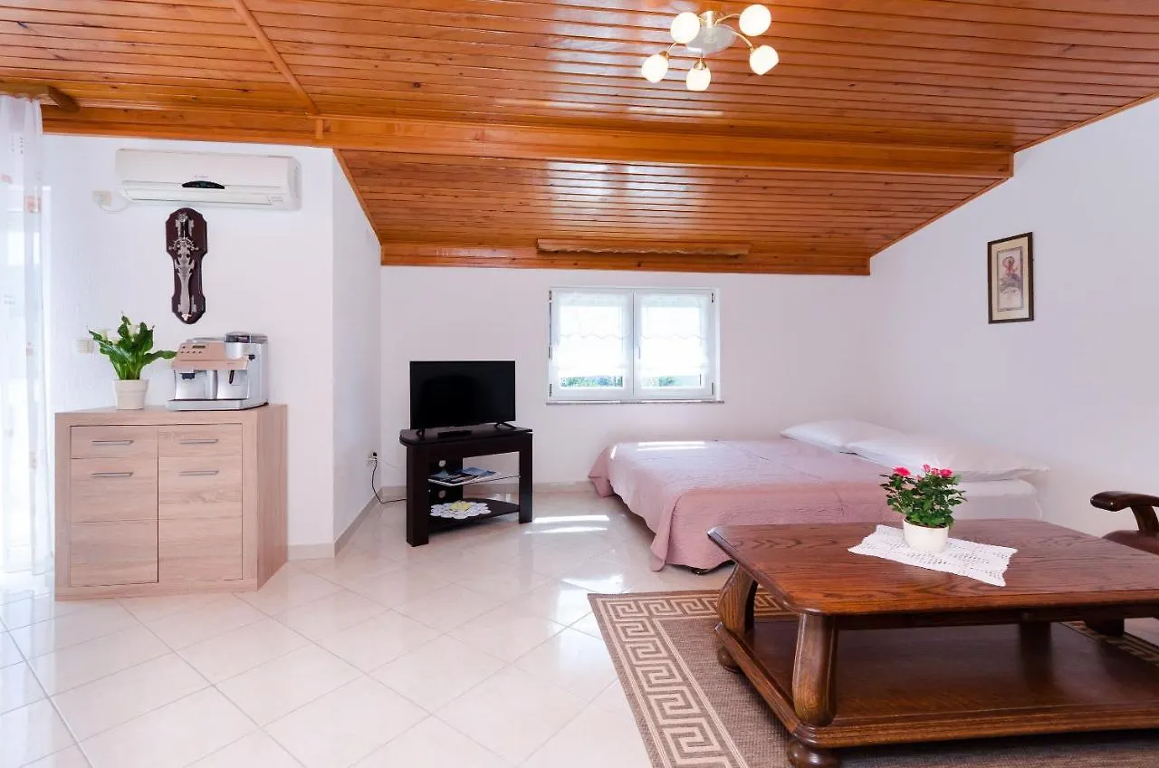 Apartments Maravera Povile