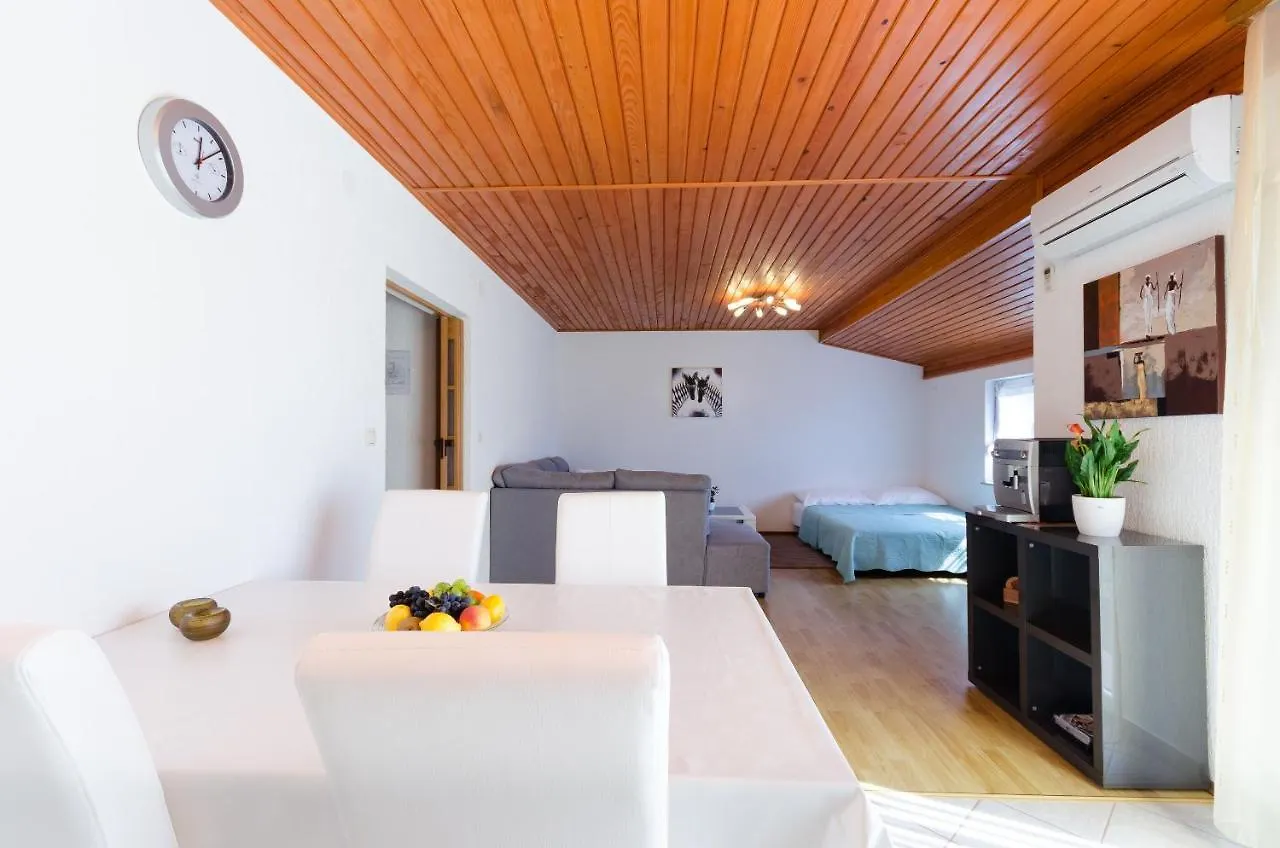 Apartments Maravera Povile